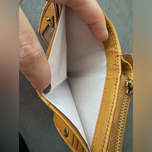 Margot Leather Gina Compact Wallet Light Tan NWT - Picture 9 of 11